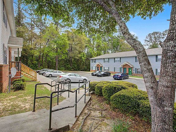 4th image of 2403 Hartsfield Rd