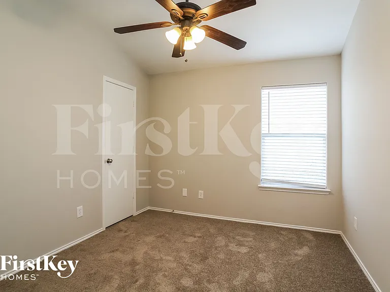 8110 Berkely Ct — Photo 11