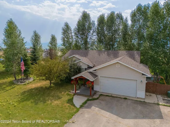 1240 Saddle Dr, Etna, WY 83118