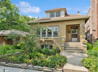 2558 W Cullom Ave, Chicago, IL 60618