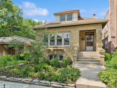 2558 W Cullom Ave, Chicago, IL, 60618