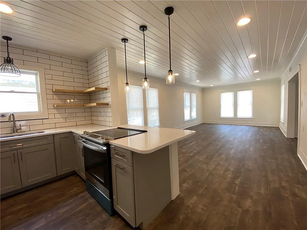 3 bed, 2.5 bath, 2233 sqft, $1,800 — Photo 3