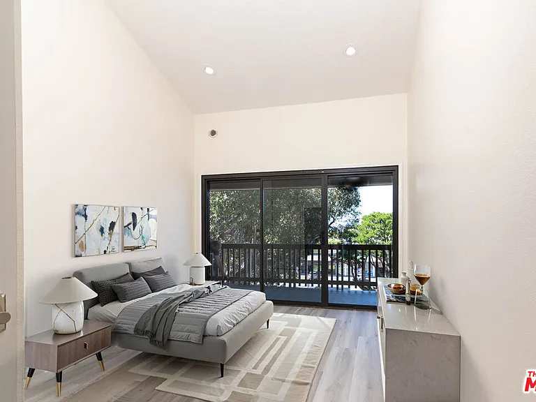 8515 Falmouth Ave #422 — Photo 33