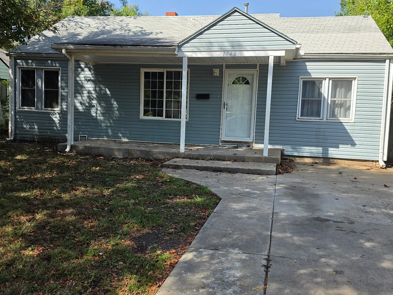 1745 N Erie Ave — Photo 1