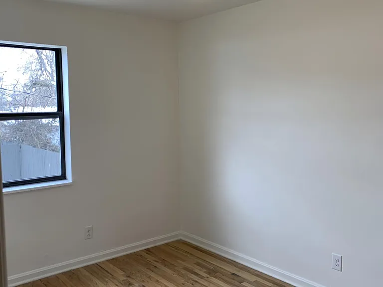 219 W 300 N — Photo 8