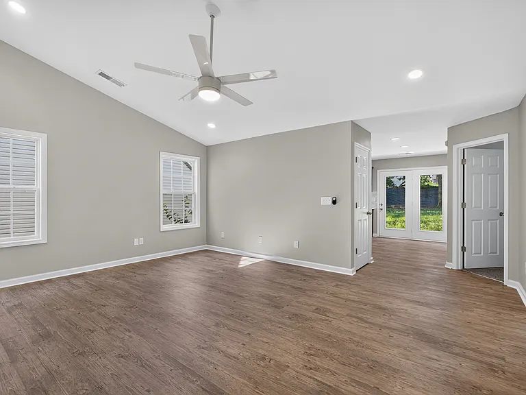 2592 Rockaway Pl — Photo 3