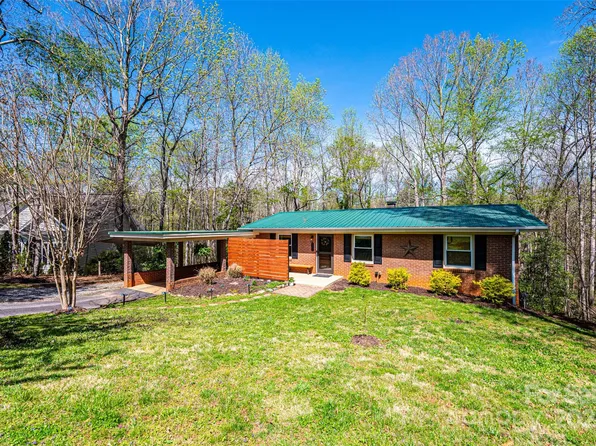 444 27th Avenue Cir NW, Hickory, NC 28601