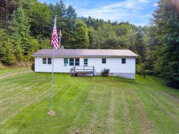 728 Indian Creek Rd NW, Willis, VA 24380