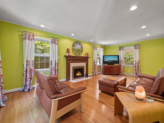 4th image of 721 Tinkerbell Rd