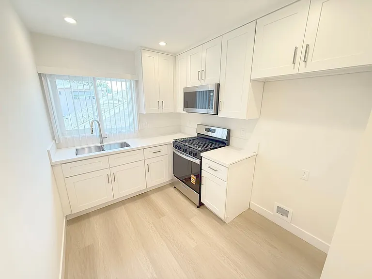 200 E Dryden St — Photo 17