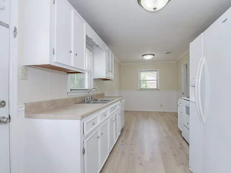 373 Westmont Dr — Photo 11