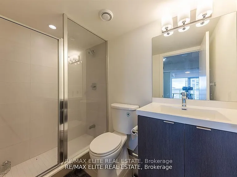 89 McGill St #806 — Photo 10