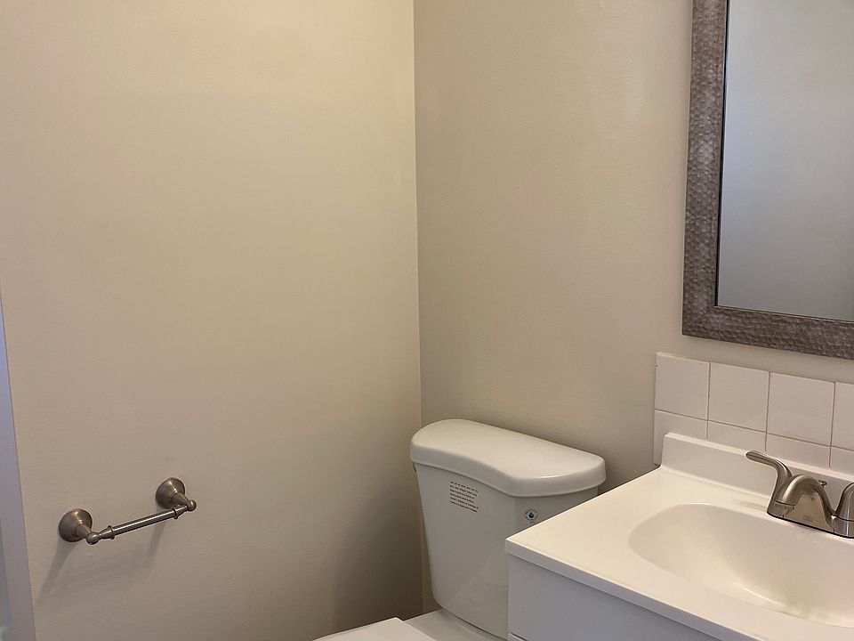 2nd image of 700 College Place Ave #B15