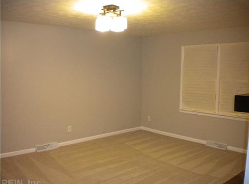 5th image of 18 Edney Dr