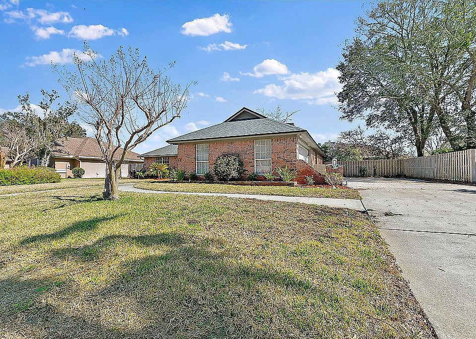 1st image of 11823 Coastal Ln W