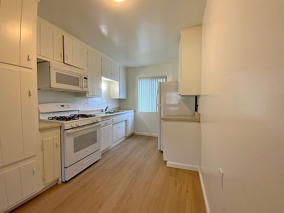 Eat-in Kitchen