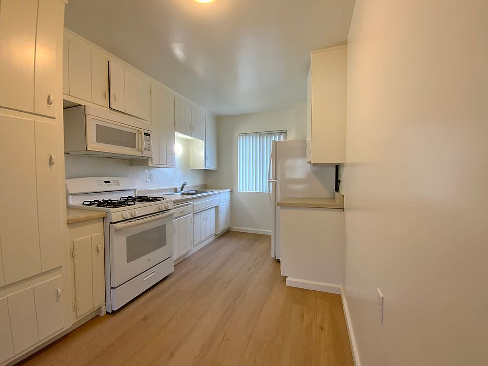 Eat-in Kitchen