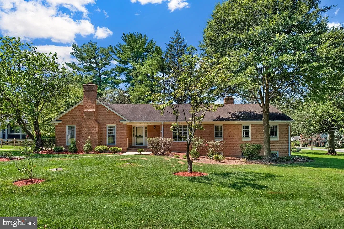 4 bed, 3.5 bath, 4484 sqft, $5,500 — Photo 1