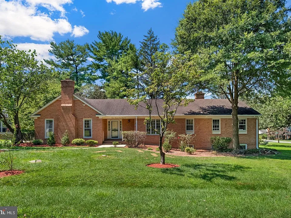 11132 Luxmanor Rd