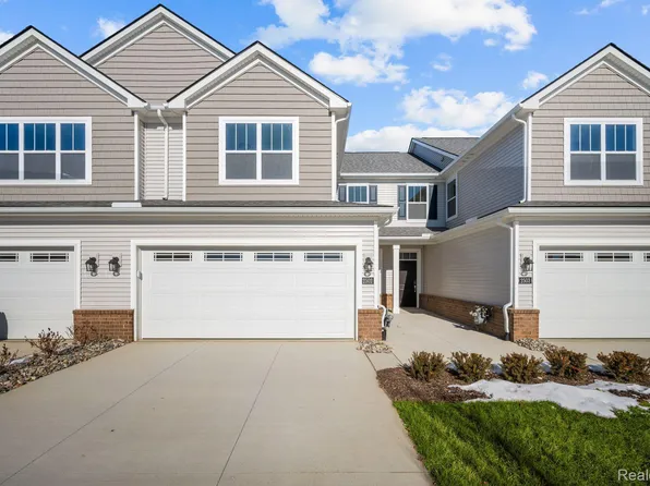 2502 Salt Springs Dr, Saline, MI 48176