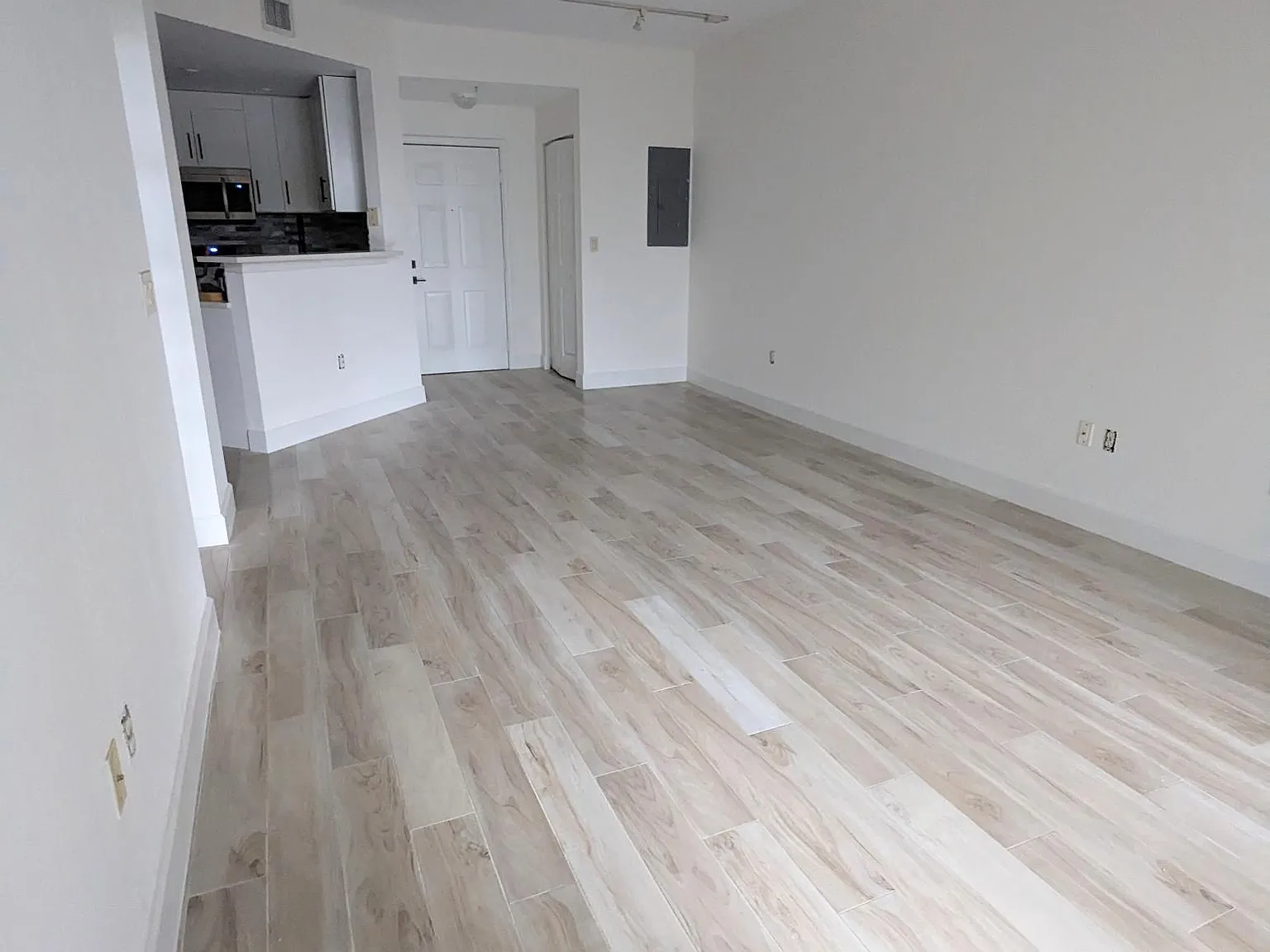 1805 N Flagler Dr — Photo 2