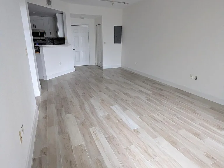 1805 N Flagler Dr #303 — Photo 2