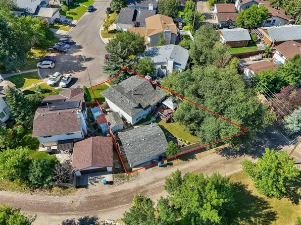 36 McKerrell Ct SE, Calgary, AB T2Z 1M9