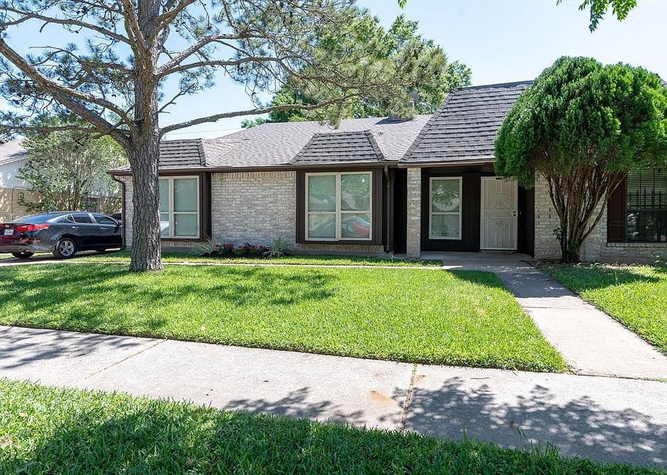 1st image of 19519 Lazy Valley Dr