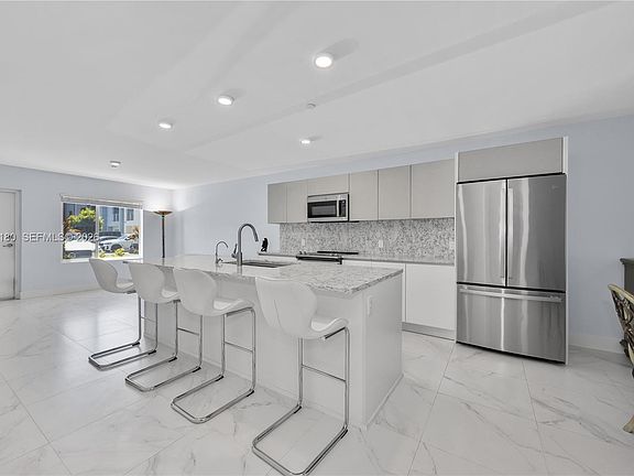 4th image of 2555 193rd St #2122