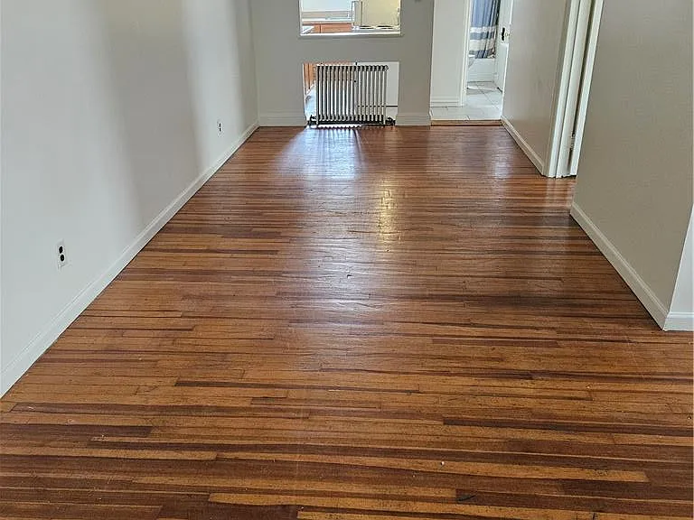 322 E Market St — Photo 3