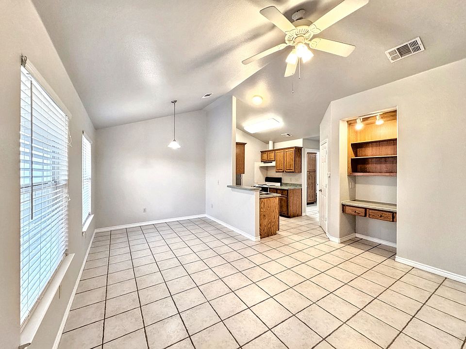 1st image of 412 Burleson St APT 121
