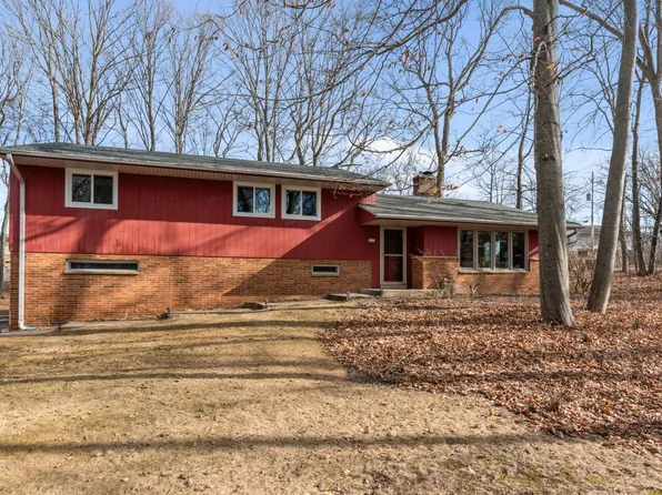 400 Oakwood DRIVE, Thiensville, WI 53092