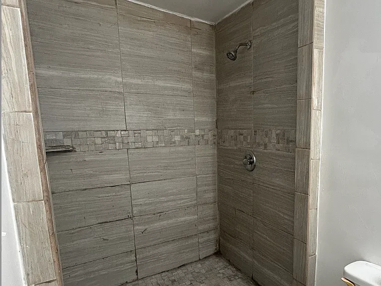 5300 Avenue I — Photo 2