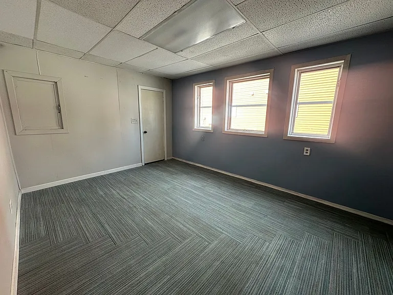 727 Washington St — Photo 16