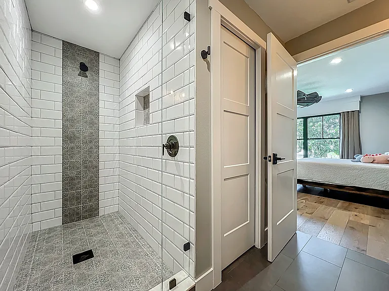 BR3: en-suite bath