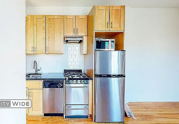 3rd image of 22 King St APT 8