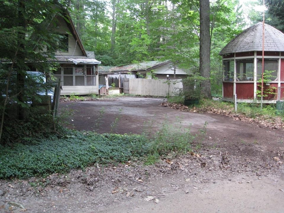 2nd image of 889 W Wells Rd