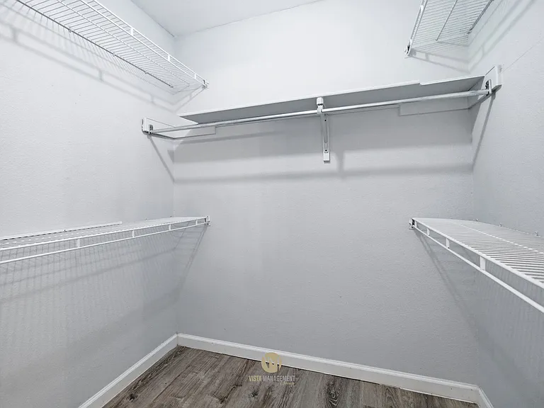 13811 Stone Hollow Dr — Photo 20