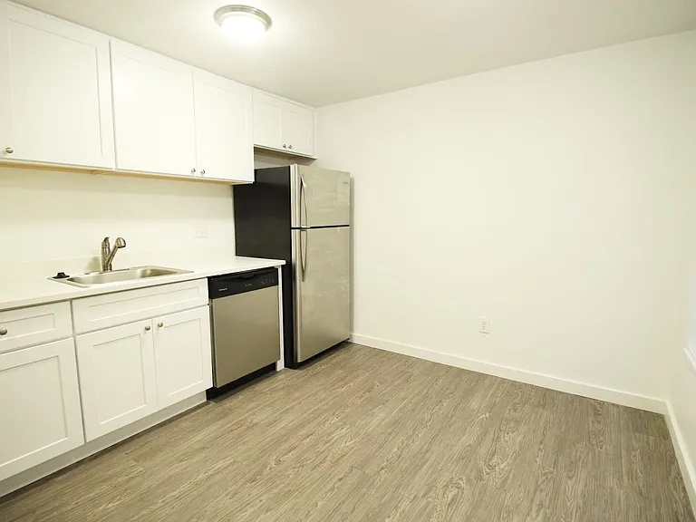 Bayview East Apartments — Photo 9