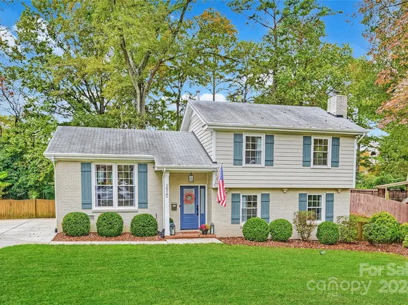 3920 Pemberton Dr, Charlotte, NC 28210