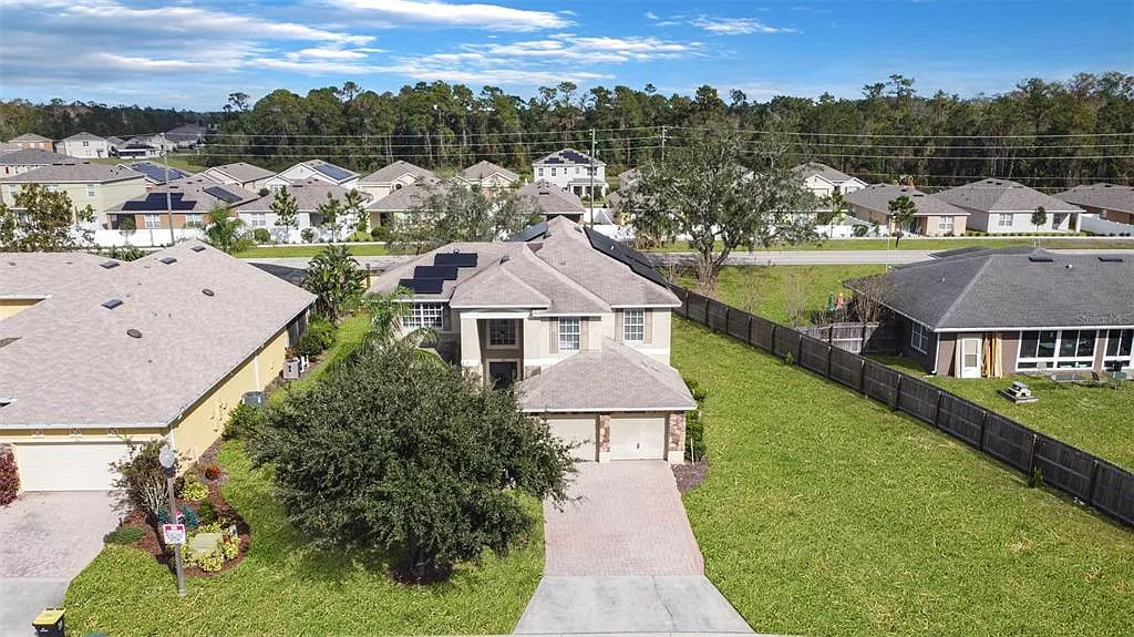 5 bed, 3.5 bath, 2609 sqft, $3,700 — Photo 2