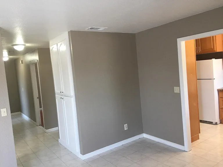 640 E 8th St #204 — Photo 16