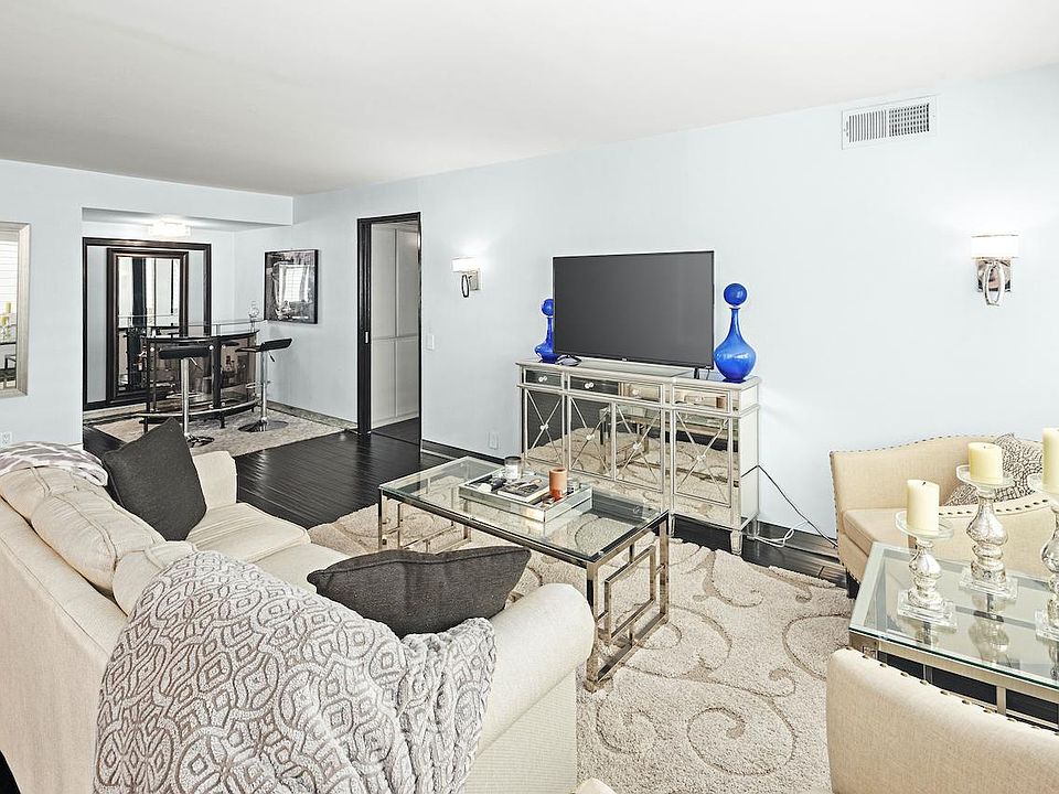 1st image of 1121 N Olive Dr APT 209