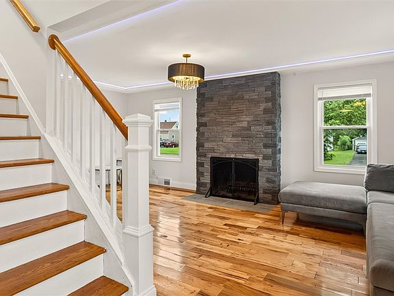 4th image of 431 Malden St