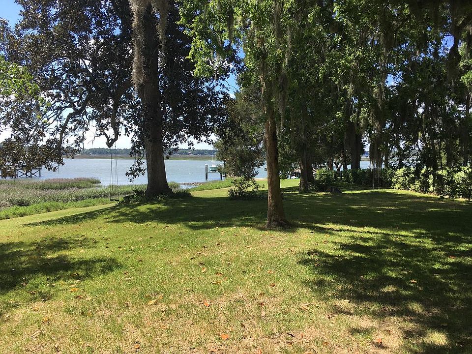 Front yard 