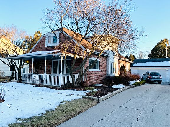 driveway to 2.5 car garage