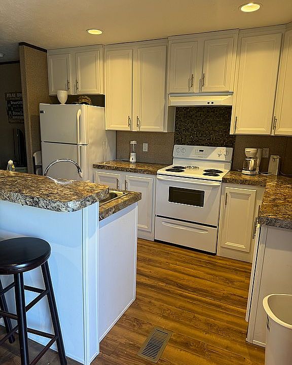 1st image of 233 Bayside Rd