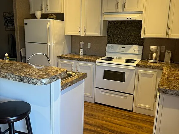 233 Bayside Rd, Hot Springs, AR 71913