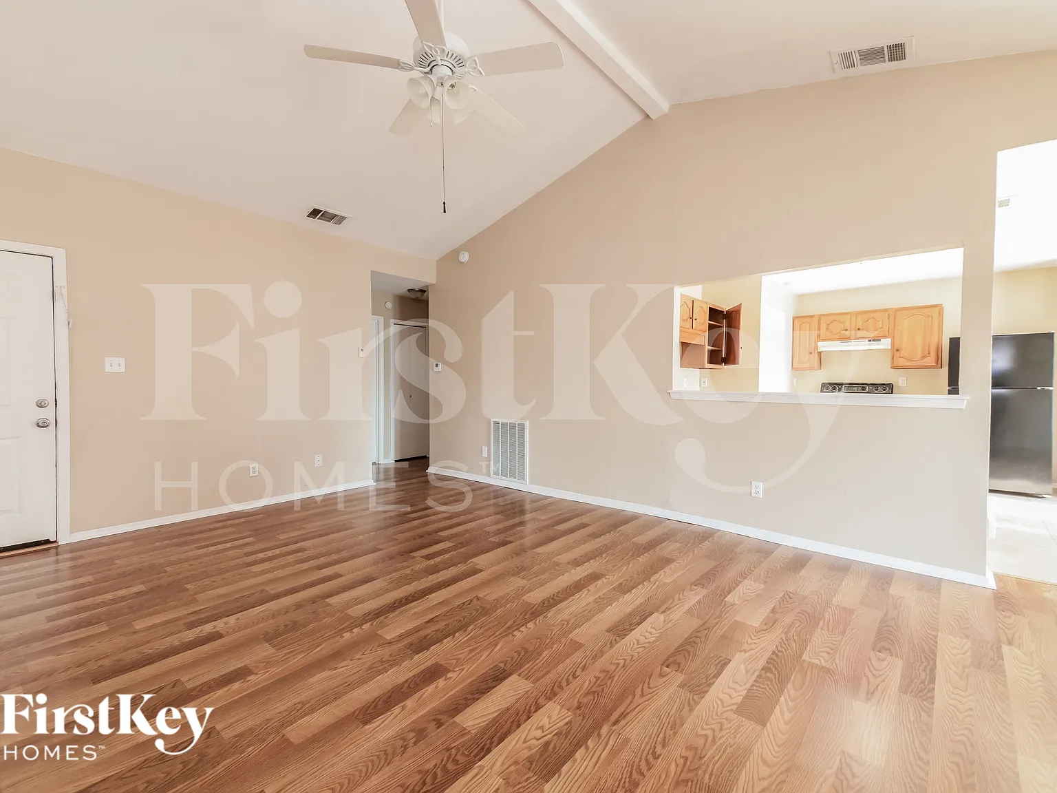 3 bed, 2.0 bath, 1271 sqft, $2,090 — Photo 4
