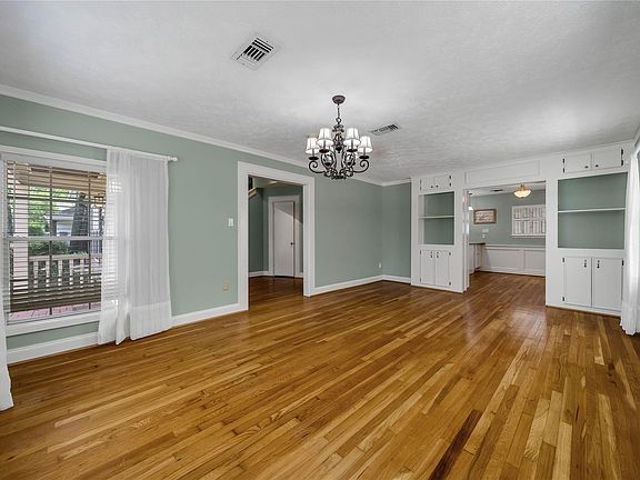 5th image of 1583 Sue Barnett Dr